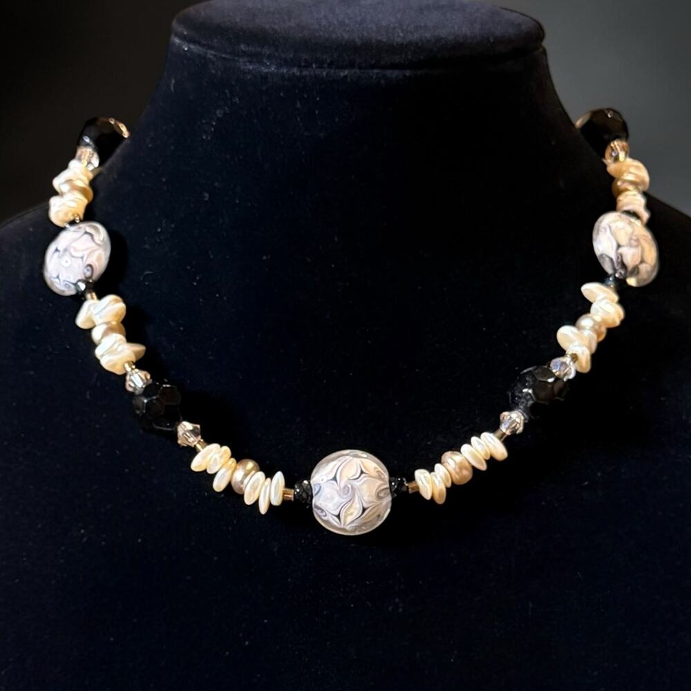 VTG Art Glass Bead Necklace Womens Ivory and Black Floral Heart Toggle Clasp 18”